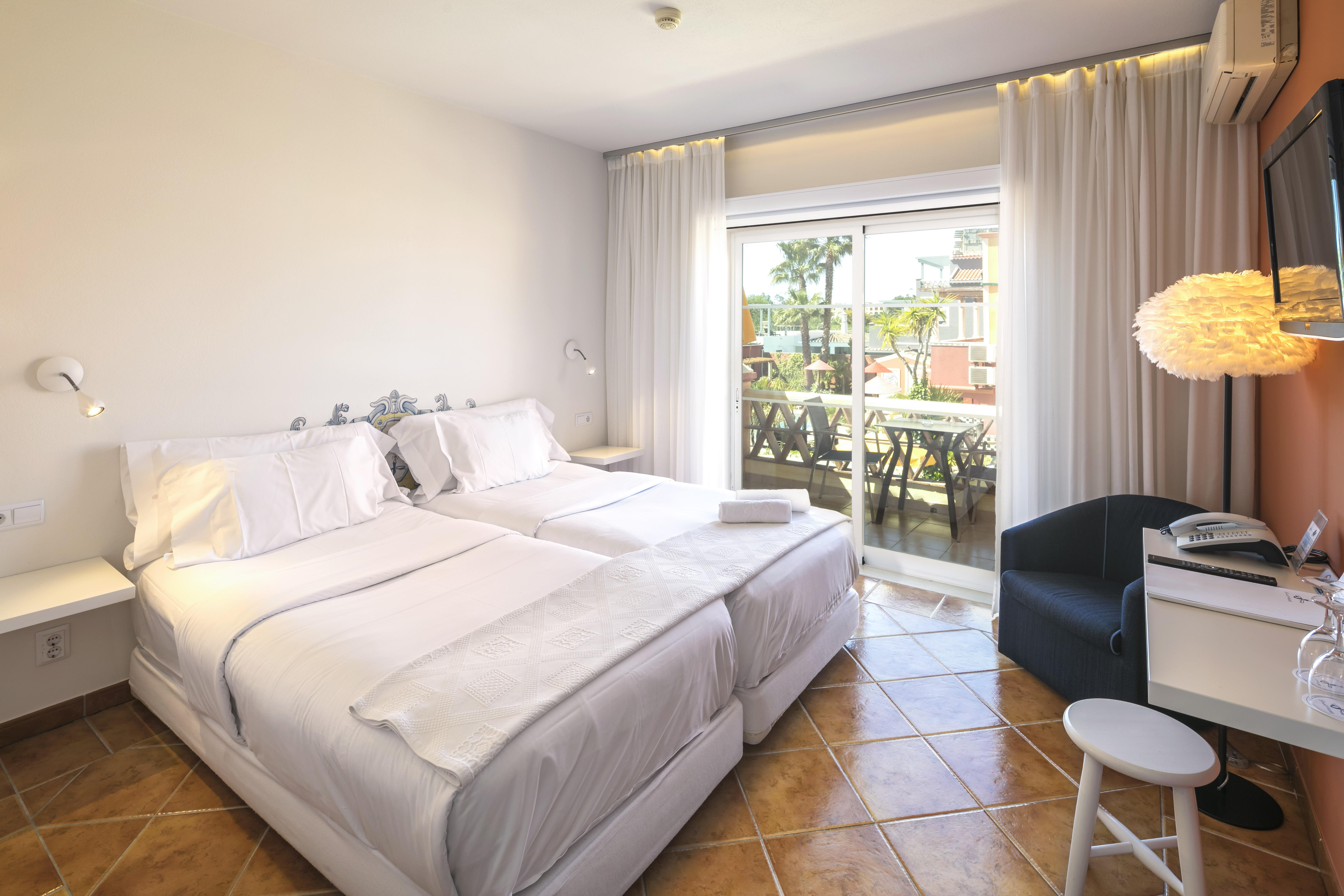 Costa D'Oiro Ambiance Village Lagos Exterior photo